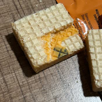 Ülker 9 Kat Tat Portakallı Kremalı Gofrette Bulunan Böcek Benzeri Yabancı Madde Ve Küf