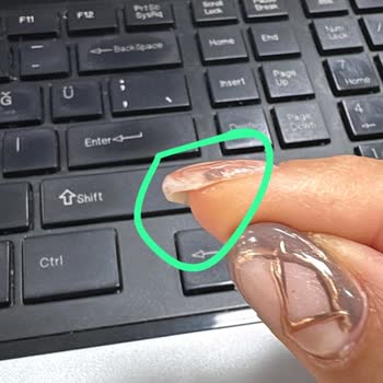 Nailberry Eskişehir Tırnaklarda Bariz Yapım Hataları Var