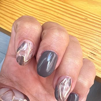 Nailberry Eskişehir Tırnaklarda Bariz Yapım Hataları Var