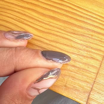 Nailberry Eskişehir Tırnaklarda Bariz Yapım Hataları Var