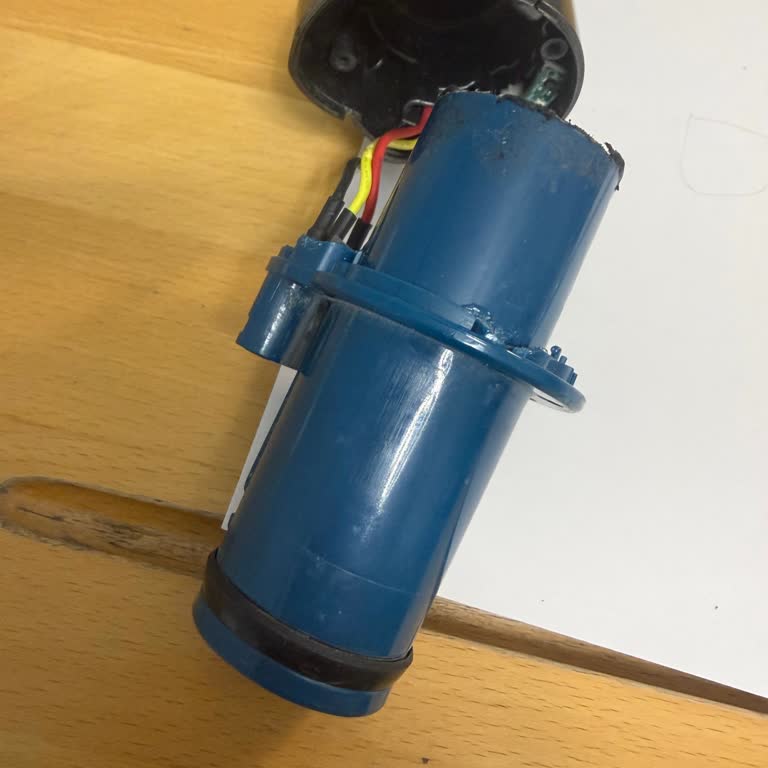 Philips 8000 Dikey Süpürge Parça Kırıldı, Yenisi İçin Yardım Talebi