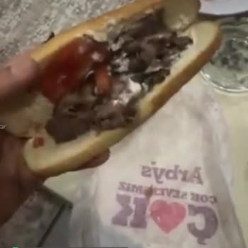 Arby's Kötü Firma, Yemek Soğuk Ve 1 Saat Geç Geldi