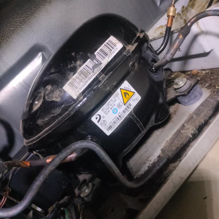 Soğutmayan Derin Dondurucu İçin Tekrarlayan Servis Gezileri Ve Değişim Talebi