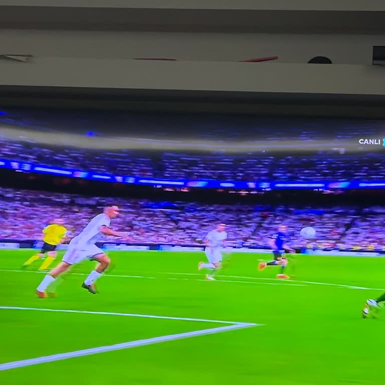 Spikerin Durağan Anlatımı Şampiyonlar Ligi Maçını Bozdu
