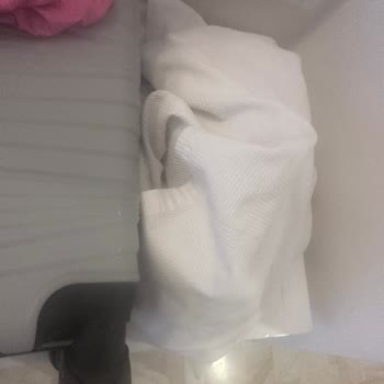 Oda Temizliği Yetersiz Ve Restoran Personelinin Kaba Tutumu