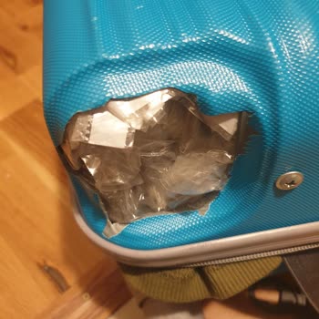 Ajet Uçuşunda Valiz Hasarı Ve Belgeler Tekrarlı Talep Edilerek Çözüm Bekleniyor