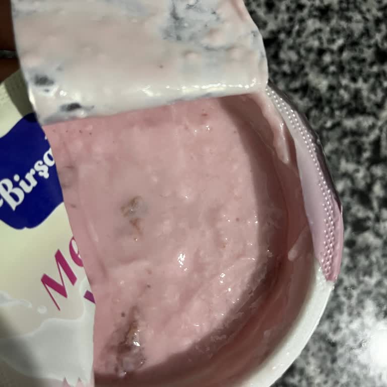 Şişmiş Ve Ekşi Kokulu Bebek Yoğurdu Üzerinden Güven Kaybı