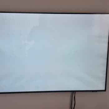 Samsung TV'de Beyaz Çizgiler Ve Renk Bozukluğu Nedeniyle Ayıpsız Değişim Talebi