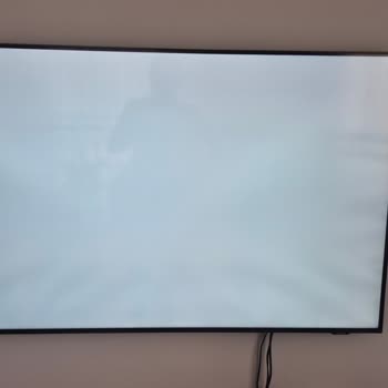 Samsung TV'de Beyaz Çizgiler Ve Renk Bozukluğu Nedeniyle Ayıpsız Değişim Talebi