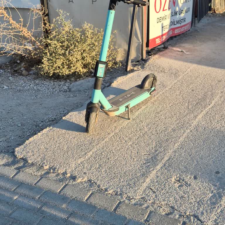 Kaldırımları Kapatan Paylaşımlı Elektrikli Araçlar İçin Acil Önlem Talebi