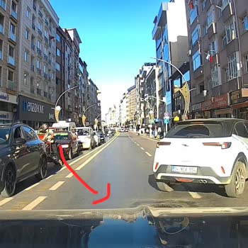 Yüzyıl Grup Sürücüsü Tarafından Tehlikeli U Dönüşüyle Oluşan Kaza Riski