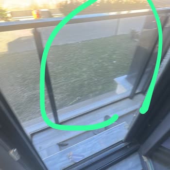 Balkonda Eksik Klima Montajı Ve Sökülen Camların Geri Takılması