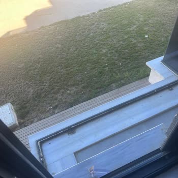 Balkonda Eksik Klima Montajı Ve Sökülen Camların Geri Takılması
