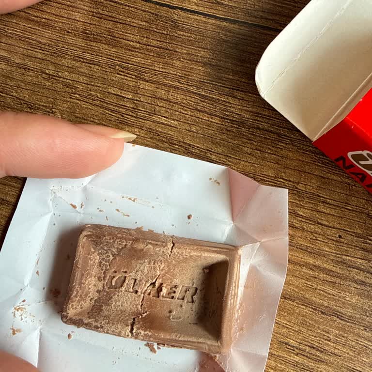 Şok Market'te Ülker Sütlü Çikolata Bozulmuş Ve Tadı Kötü
