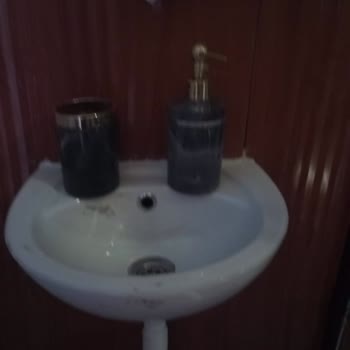 Aydoğanlar Prefabrik'ten Aldığım Konteynerde Cam Ve Banyo Eksikliği, Su Sızıntısı Ve Kötü İşçilik