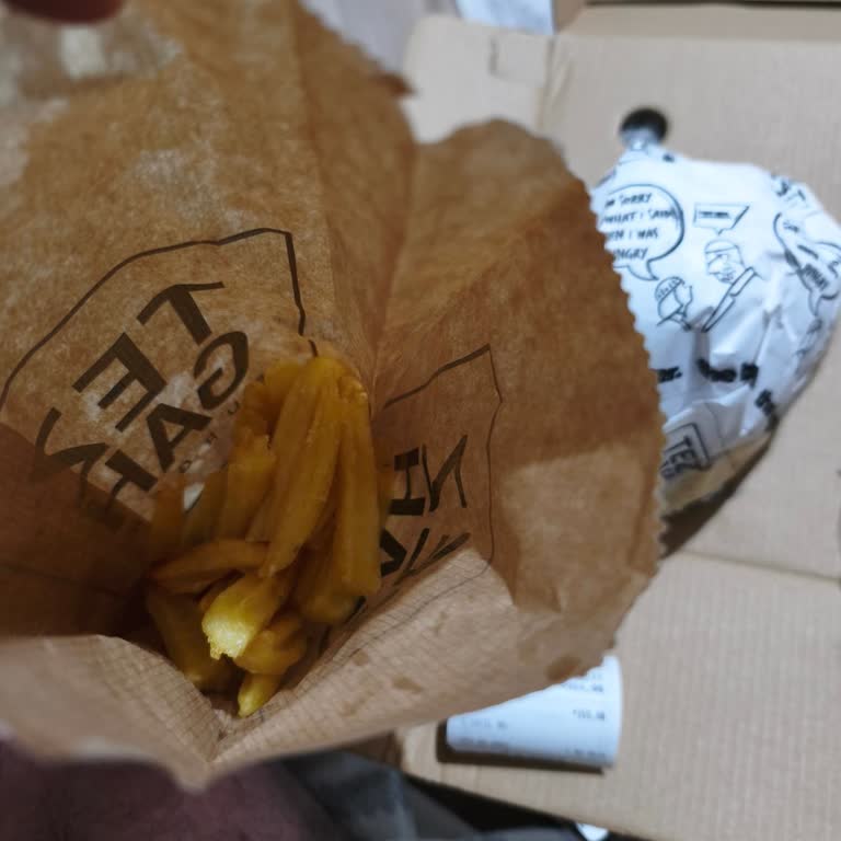 Tezgah Burger Markantalya’da Patates Ve Tavuk Burger Boyutu Beklentiyi Karşılamıyor
