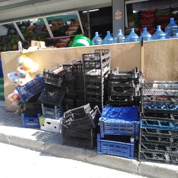 Kartal Belediyesi Kaldırımları Bloklayan Bakkal Trafik Güvenliğini Tehlikeye Atıyor