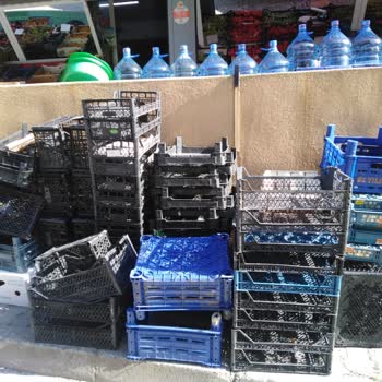 Kartal Belediyesi Kaldırımları Bloklayan Bakkal Trafik Güvenliğini Tehlikeye Atıyor