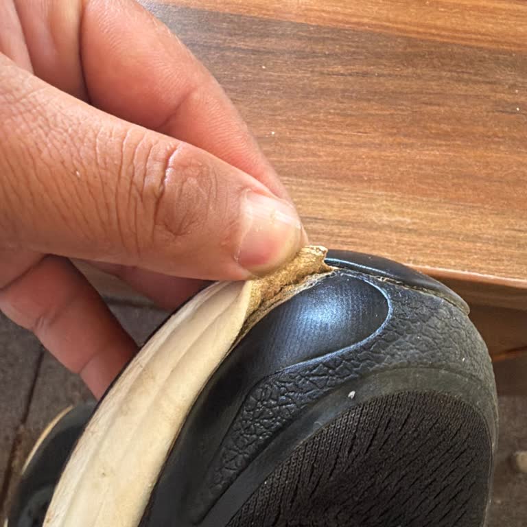 Reebok Ayakkabıda Yan Açılması Ve Taban Ayrılması: Üretim Sorunu Ve Değişim İsteği