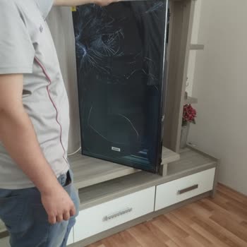 Hasarlı TV İadesi Sürecinin Uzaması Ve Geciken Para İadesi