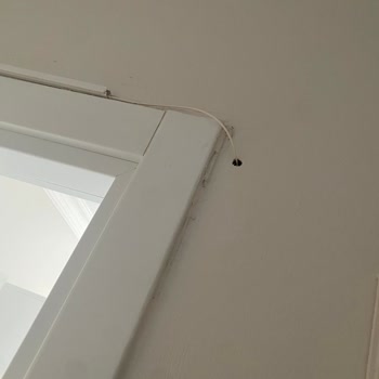 Kırık Duvarlar Ve İnternetsiz Ev İçin Türk Telekom’dan Acil Onarım Talebi
