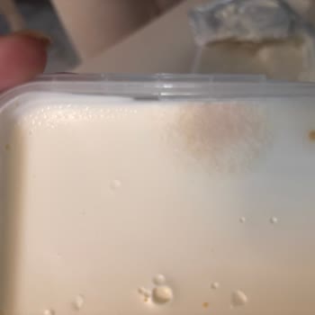 Son Kullanma Tarihi Yakın Olmasına Rağmen Pembe Renkli Kaymakta Gıda Güvenliği Sorunu