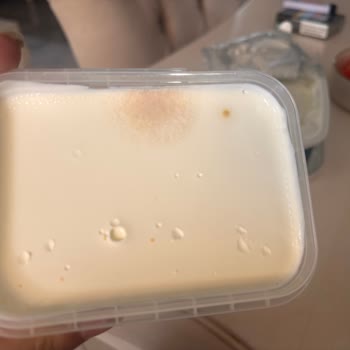 Son Kullanma Tarihi Yakın Olmasına Rağmen Pembe Renkli Kaymakta Gıda Güvenliği Sorunu