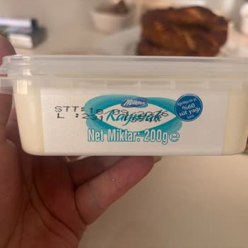Son Kullanma Tarihi Yakın Olmasına Rağmen Pembe Renkli Kaymakta Gıda Güvenliği Sorunu