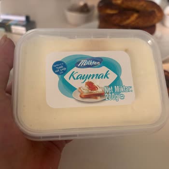 Son Kullanma Tarihi Yakın Olmasına Rağmen Pembe Renkli Kaymakta Gıda Güvenliği Sorunu