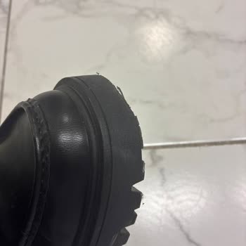 Zara Botunun Tabanı Hızla Soyularak Müşteriyi Hayal Kırıklığına Soktu