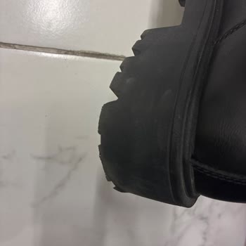 Zara Botunun Tabanı Hızla Soyularak Müşteriyi Hayal Kırıklığına Soktu