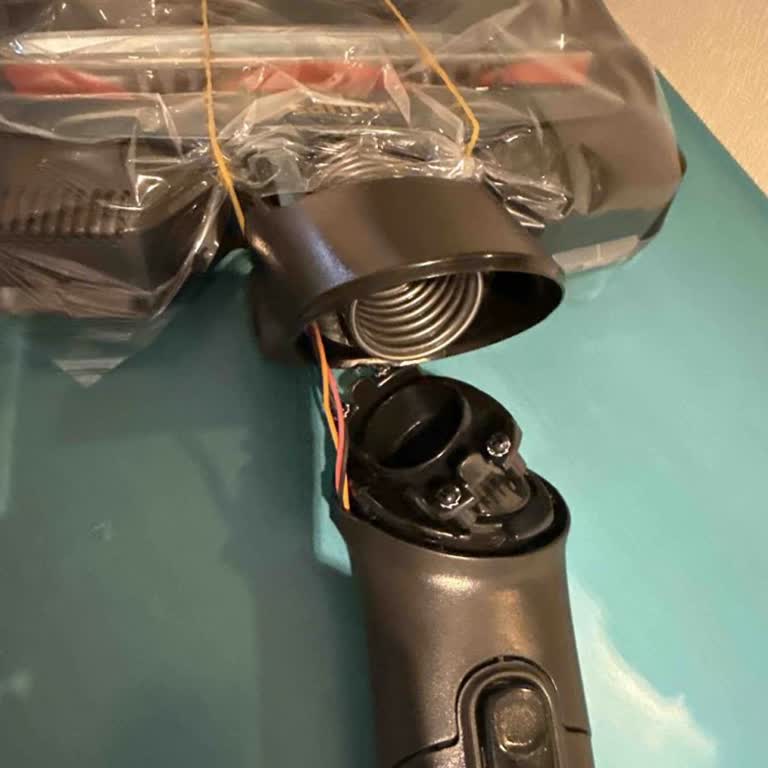 Philips SpeedPro Dikey Süpürge Başlığı Kırıldı, Garanti Kapsamında Değişim Talebi