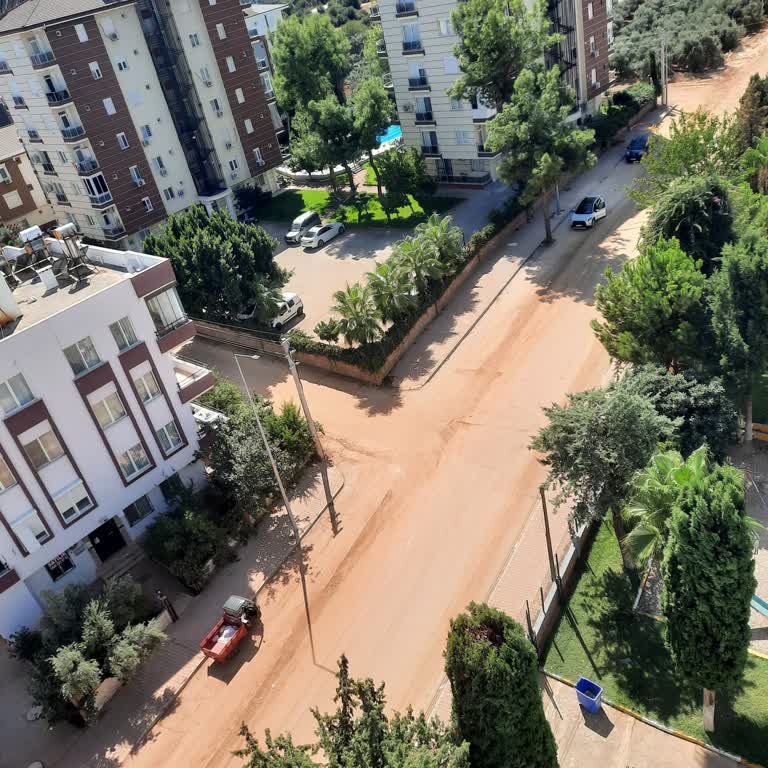 Kepez'de Doğalgaz Çalışması Nedeniyle Sürekli Toz Ve Çamur, Çözüm Bekleniyor