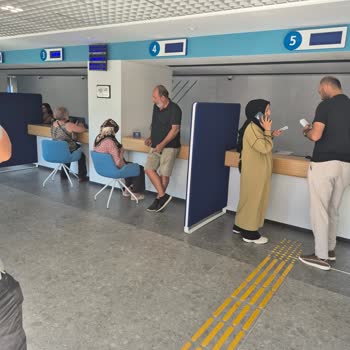 Halkbank Didim Şubesinde Gişe Sayısı Yetersizliği Müşterileri Bekletiyor