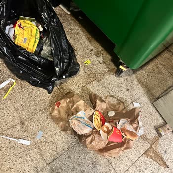 Islak Ve Patlamış Hamburger Menüsü, Yardım Merkezinde Çözüm Yok