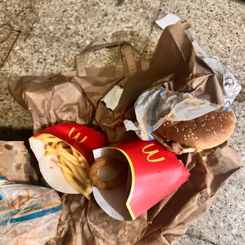 Islak Ve Patlamış Hamburger Menüsü, Yardım Merkezinde Çözüm Yok