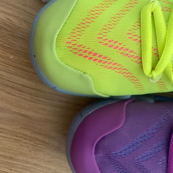 Sneaks White'dan Aldığım Kyrie 4 Confetti Ayakkabı Ve Çoraplar Çakma Ve Kalitesiz
