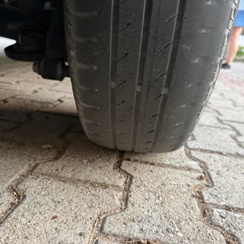 724 Rent behält 571 € Kaution trotz mangelhaftem Mietwagen ein