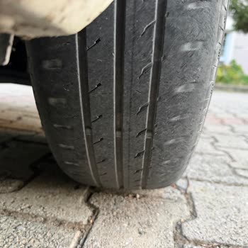 724 Rent behält 571 € Kaution trotz mangelhaftem Mietwagen ein