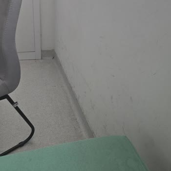 Genel Cerrahi 2 Servisinde Refakatçi Koltukları Kirli Ve Gıcırdıyor