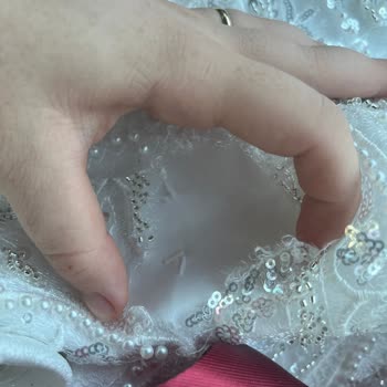 Zerya Gelinlik'ten Yırtık Ürün Ve Haksız Ek Ücret Şikayeti
