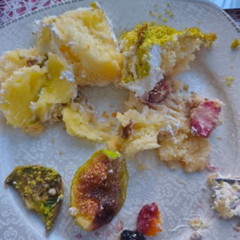 Oskar Cafe & Pastane (Niğde) Bayat Yaş Pasta İçin Ücret İadesi Talebim