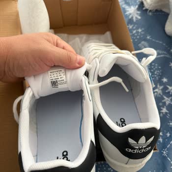 Yanlış Numara Gönderimi Nedeniyle Adidas Superstar Classic Ayakkabı Ücretsiz Değişim Talebi