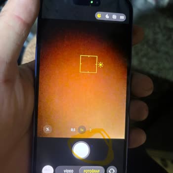 İPhone 16 Ekranındaki Mor Piksel Hatası İçin Sıfır Ürün Değişimi Talebi