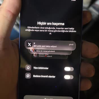 İPhone 16 Ekranındaki Mor Piksel Hatası İçin Sıfır Ürün Değişimi Talebi