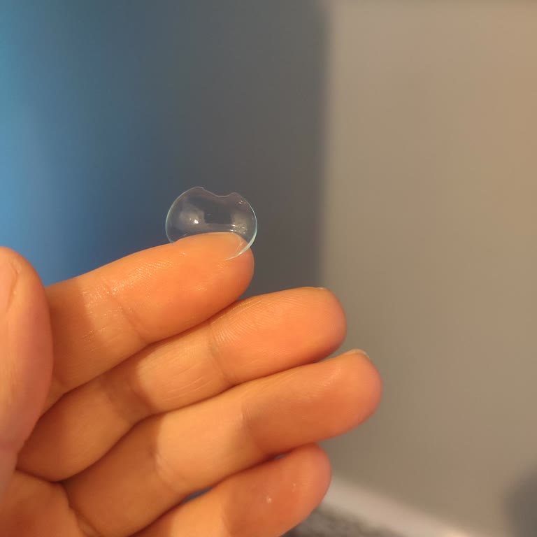 Acuvue Oasys Lenses Repeatedly Tear Within Two Months