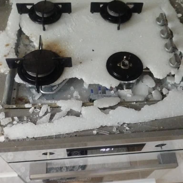 Garanti Süresi Olmasına Rağmen Patlayan Ocak Camı Ücretsiz Değiştirilmedi
