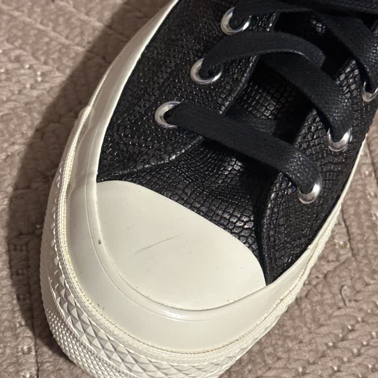 Çizikli Converse Ayakkabı Ve Acil Kullanım İhtiyacı İçin Telafi Talebi