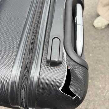Ajet Uçuşunda Kırılan Valizlerin Tazminatı Talebi