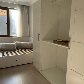 İKEA Pax Dolabında Eksik Ve Deforme Kapak Şikayeti
